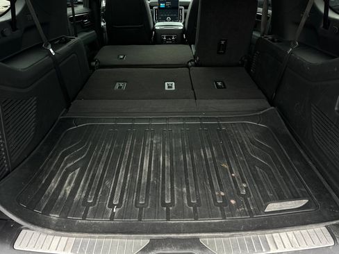 Used 2025 GMC Yukon XL AT4 image 15