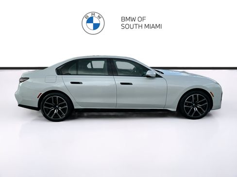 Used 2023 BMW 740i w/ Parking Assistance Package RWD image 8