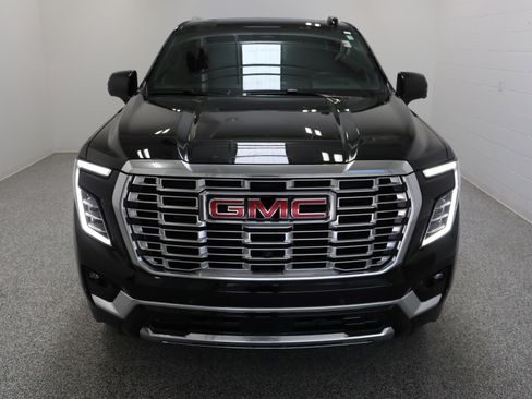 Used 2026 GMC Yukon Denali w/ Denali Reserve Package AWD/4WD image 3