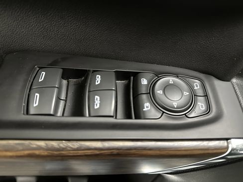 Used 2019 Chevrolet Silverado 1500 High Country w/ Z71 Off-Road Package image 23