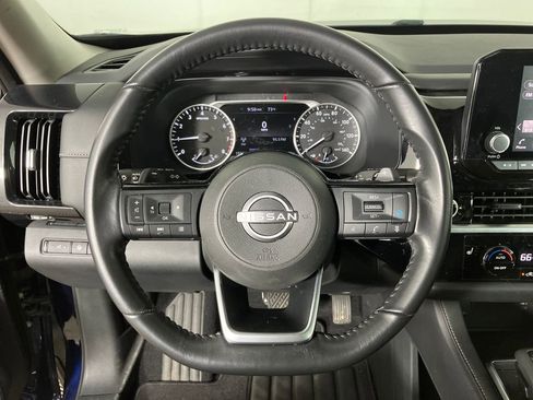 Used 2022 Nissan Pathfinder SV w/ SV Premium Package image 16