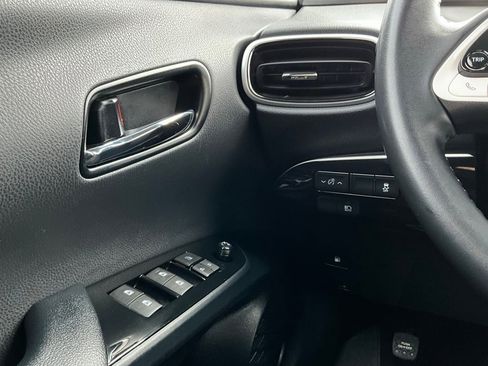 Used 2017 Toyota Prius Two image 22