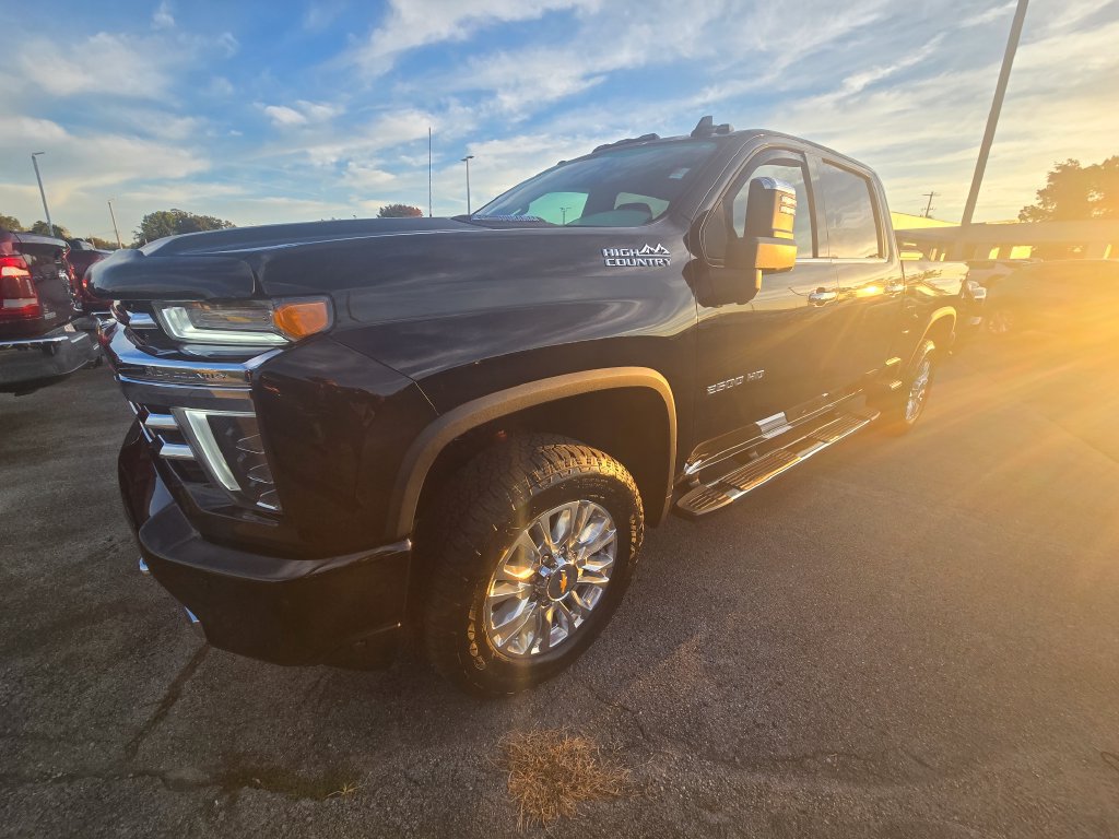 Used 2023 Chevrolet Silverado 2500 High Country w/ Z71 Off-Road Package AWD/4WD image 1