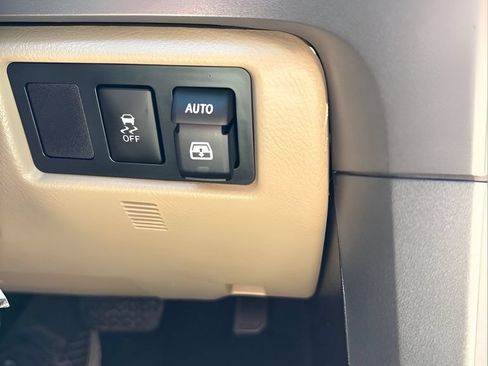 Used 2015 Toyota Sequoia Limited RWD image 31
