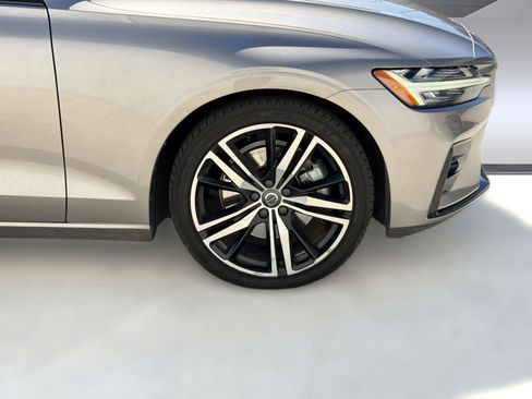 Used 2019 Volvo S60 T5 R-Design image 12