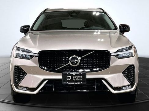 Used 2025 Volvo XC60 B5 Plus image 4