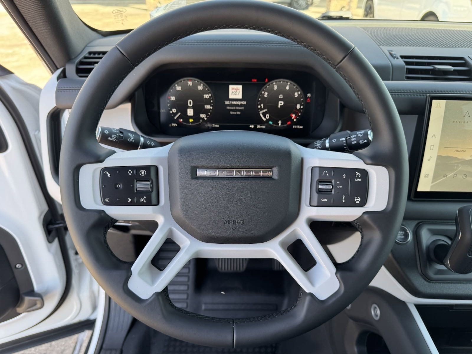 Used 2025 Land Rover Defender 110 X-Dynamic SE AWD/4WD image 14