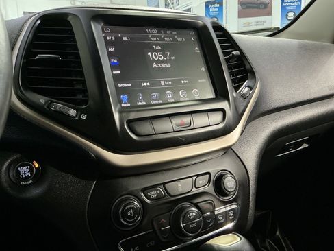 Used 2015 Jeep Cherokee Limited image 26