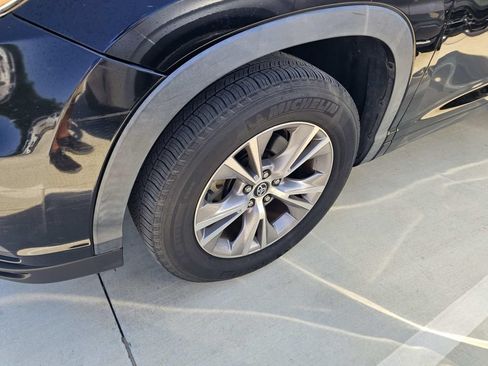 Used 2016 Toyota Highlander Plus FWD image 10