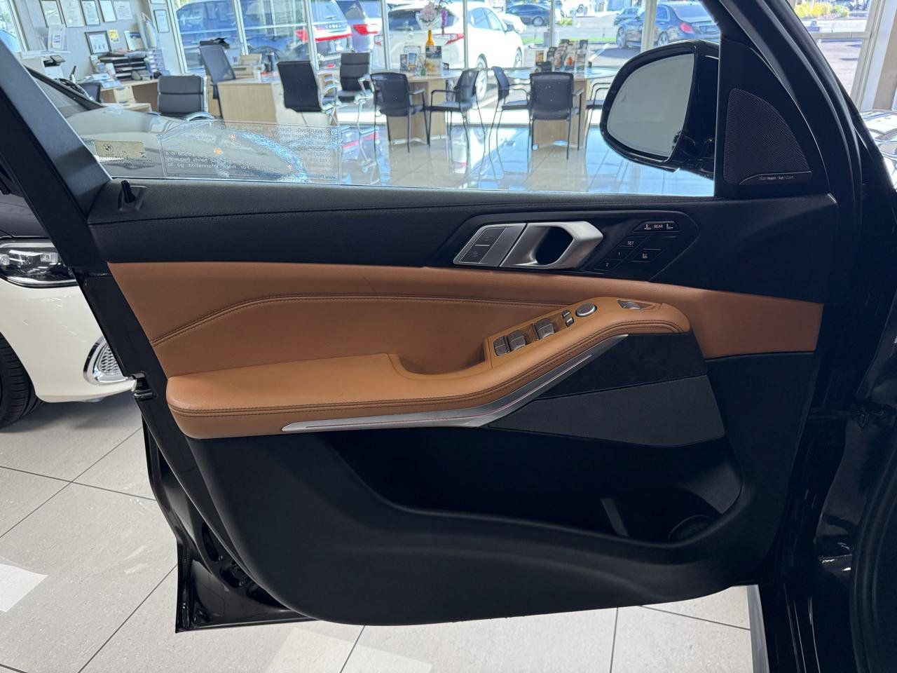 Used 2019 BMW X7 xDrive40i w/ Premium Package AWD/4WD image 9