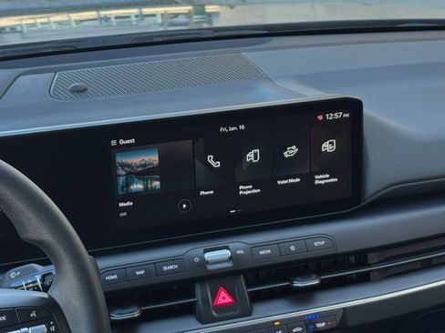 Used 2025 Kia K4 LXS image 18