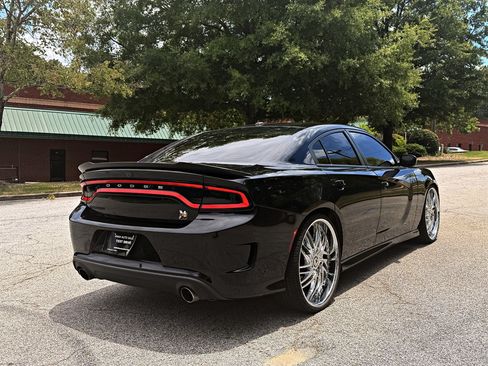 Used 2019 Dodge Charger Scat Pack w/ Dynamics Package RWD image 5
