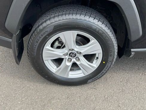 Used 2021 Toyota RAV4 XLE w/ XLE Grade Weather Package AWD/4WD image 9