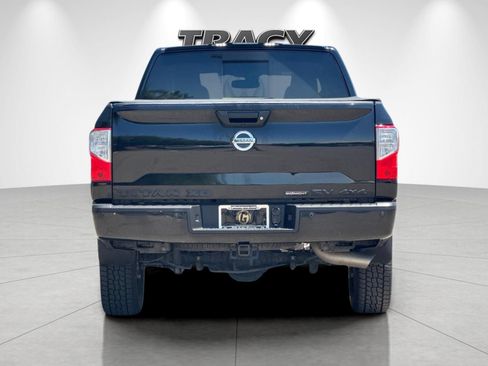 Used 2018 Nissan Titan SV w/ SV Convenience Package AWD/4WD image 5