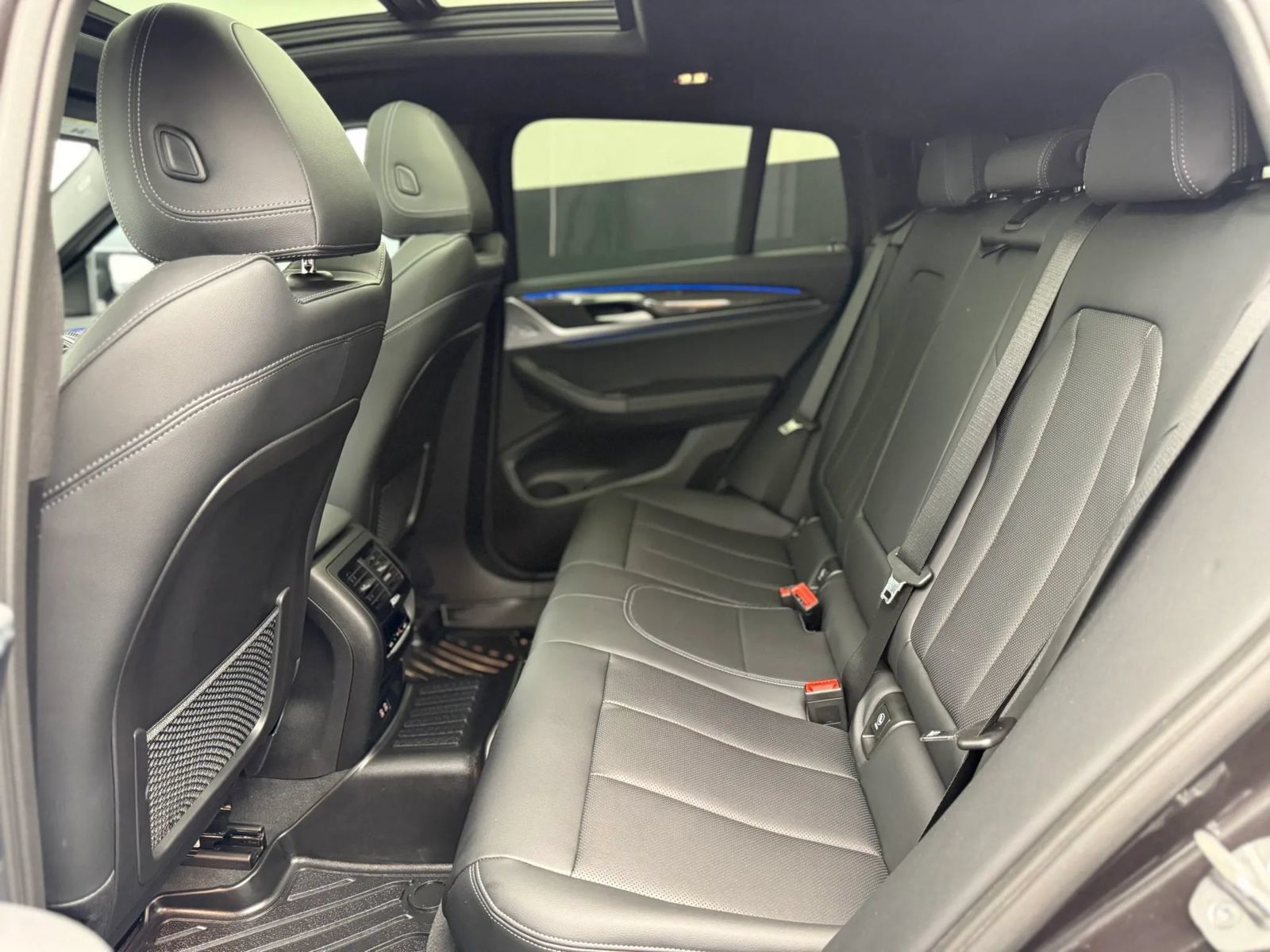 Used 2023 BMW X4 M40i AWD/4WD image 34