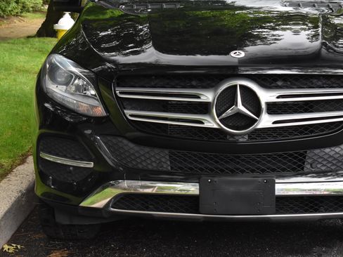 Used 2017 Mercedes-Benz GLE 350 w/ Premium 1 Package image 14