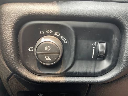 Used 2022 RAM 1500 4x4 Crew Cab image 27
