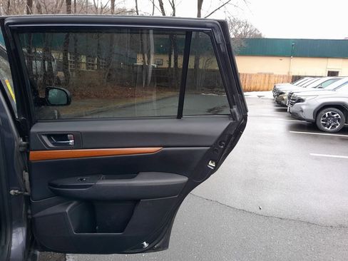 Used 2013 Subaru Outback 3.6R Limited image 33