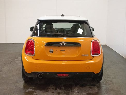 Used 2018 MINI Cooper 2-Door Hardtop image 5