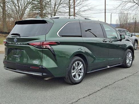 Used 2023 Toyota Sienna Limited image 9
