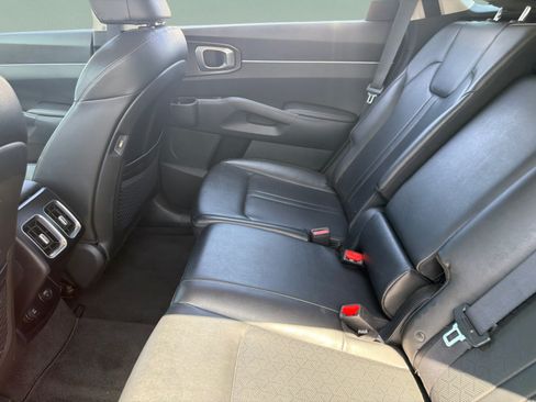Used 2023 Kia Sorento S FWD image 12