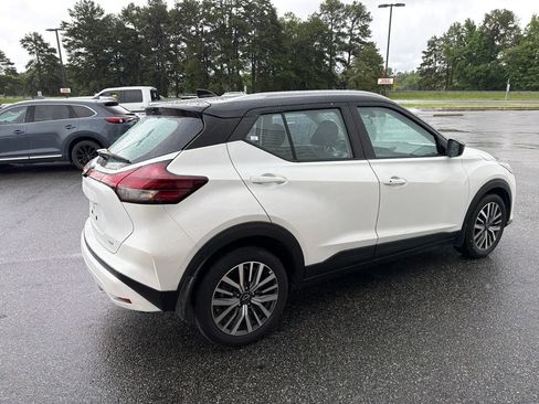 Used 2023 Nissan Kicks SV FWD image 10