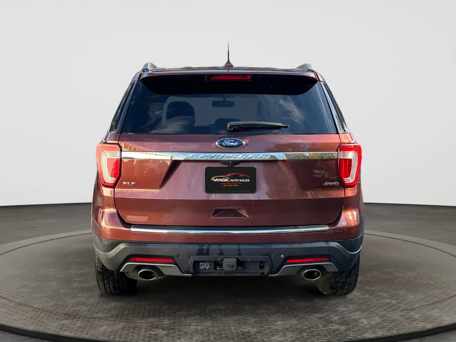 Used 2018 Ford Explorer XLT w/ Equipment Group 201A AWD/4WD image 9