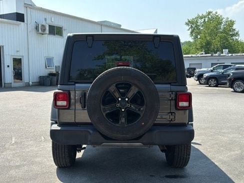 Used 2022 Jeep Wrangler Unlimited Sport AWD/4WD image 7