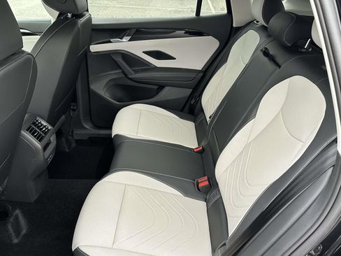 New 2026 Volkswagen Tiguan SE FWD image 13
