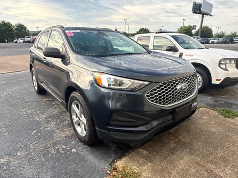 Used 2023 Ford Edge SE AWD/4WD image 3