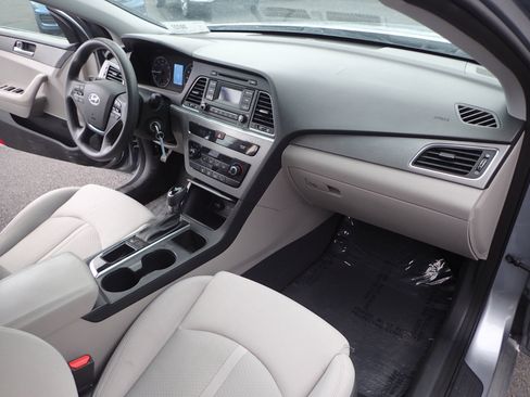 Used 2015 Hyundai Sonata SE image 12