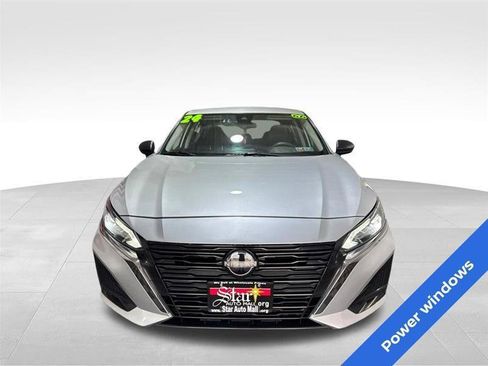 Used 2024 Nissan Altima 2.5 SV FWD image 2
