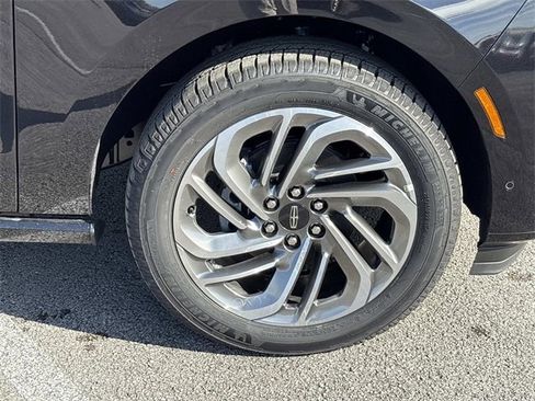 New 2025 Lincoln Navigator Reserve image 9