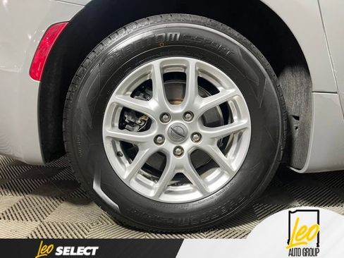 Used 2022 Chrysler Pacifica Touring-L FWD image 34