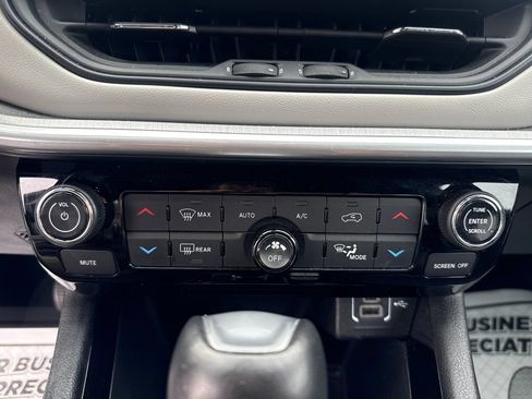 Used 2025 Jeep Compass Limited AWD/4WD image 19