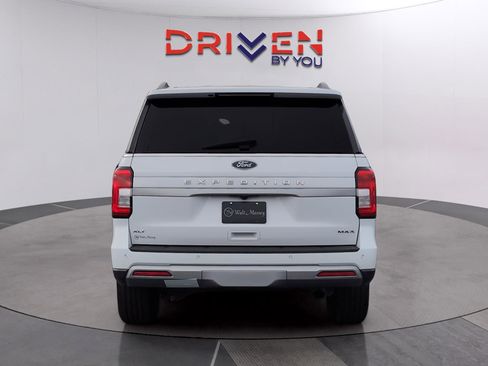 Used 2024 Ford Expedition Max XLT image 4