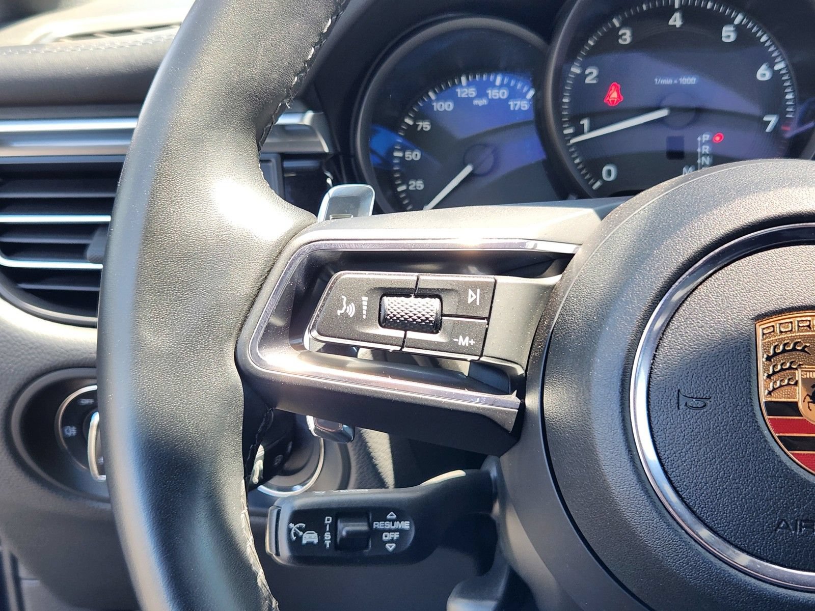 Used 2022 Porsche Macan AWD/4WD image 16