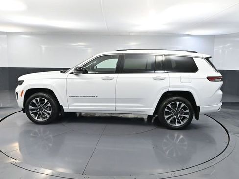 Used 2023 Jeep Grand Cherokee L Overland w/ Advanced Protech Group III image 11