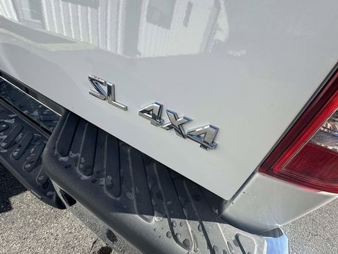 Used 2015 Nissan Frontier SL w/ Moonroof Package image 10