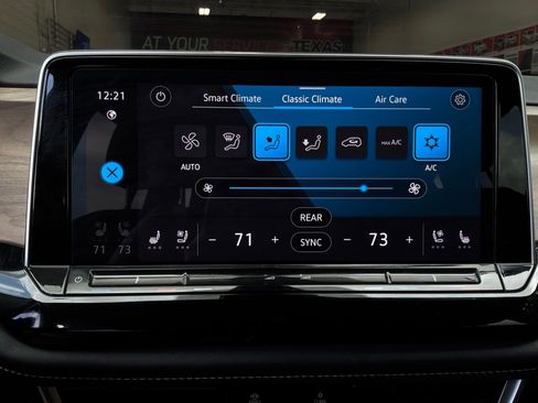 Used 2024 Volkswagen Atlas SE FWD image 32