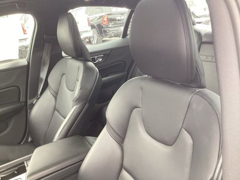 Used 2020 Volvo S60 T6 Momentum image 18