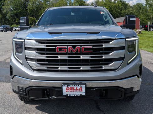 Used 2023 GMC Sierra 1500 SLE w/ X31 Off-Road Package AWD/4WD image 2