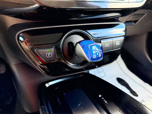 Used 2021 Toyota Prius XLE FWD image 42