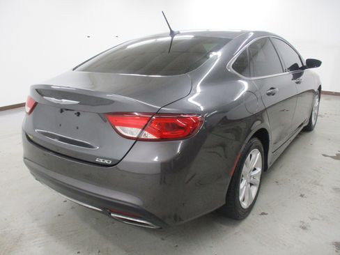 Used 2017 Chrysler 200 Limited w/ Convenience Group FWD image 7