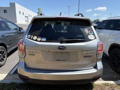 Used 2017 Subaru Forester 2.5i Premium AWD/4WD image 5
