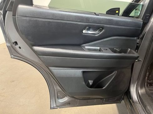 Used 2022 Nissan Pathfinder SL AWD/4WD image 19