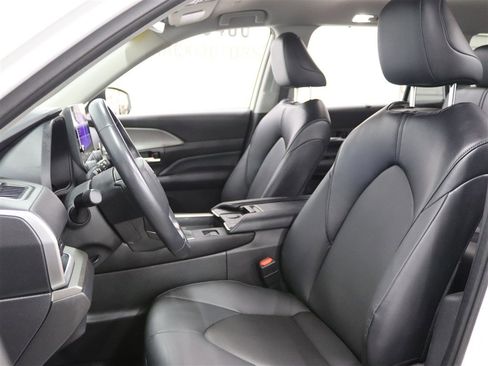 Used 2024 Toyota Grand Highlander XLE image 10