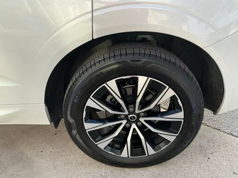 Certified 2024 Volvo XC60 B5 Core w/ Protection Package Premier AWD/4WD image 9