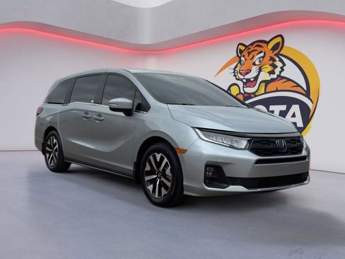 Used 2025 Honda Odyssey EX-L image 3