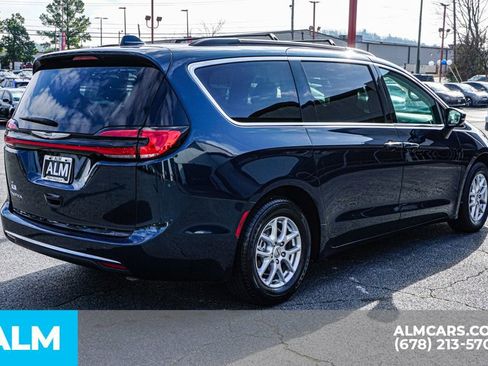 Used 2022 Chrysler Pacifica Touring-L image 6